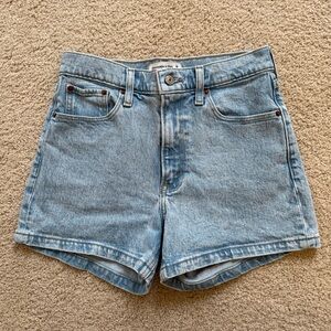 Abercrombie & Fitch “The 4” Mom Short - High Rise” Jean Shorts Size 26